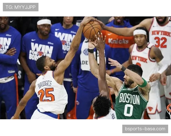 布里奇斯利用挡拆拉开空间，三分命中率显著提升助攻锋线核心地位