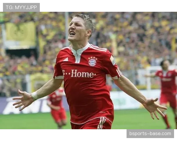 巴拉克与施魏因斯泰格中场调度上演分散驱动趋势